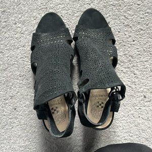 Vince Camuto size 8.5 heeled sandals black